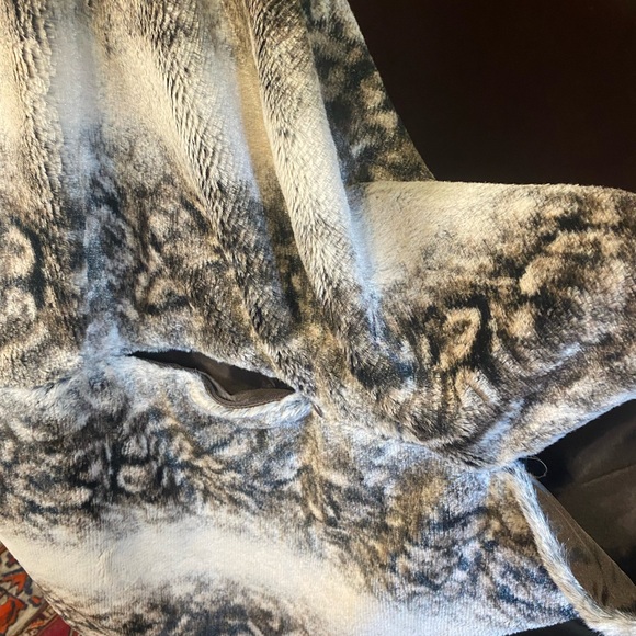 Lindi Animal Print Faux-fur Cape - Picture 5 of 16